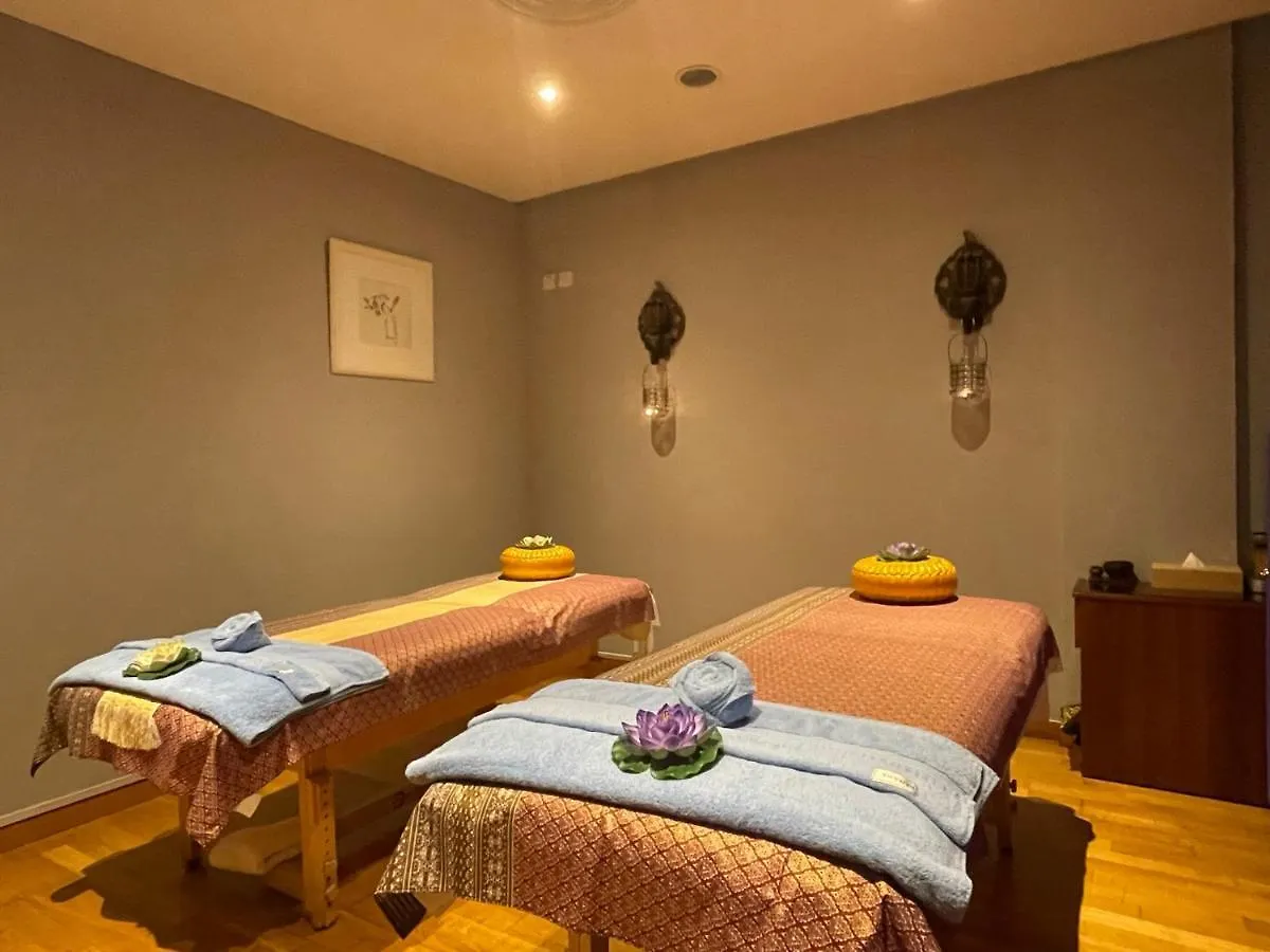 Hues Boutique Hotel Dubai 4*,