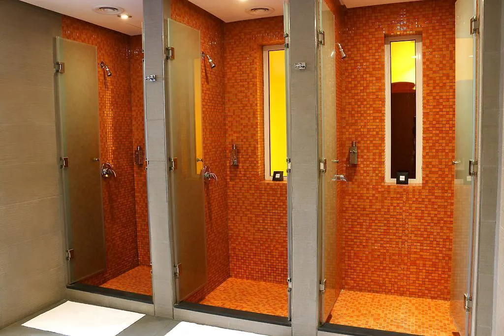 Hues Boutique Hotel Dubai 4*,