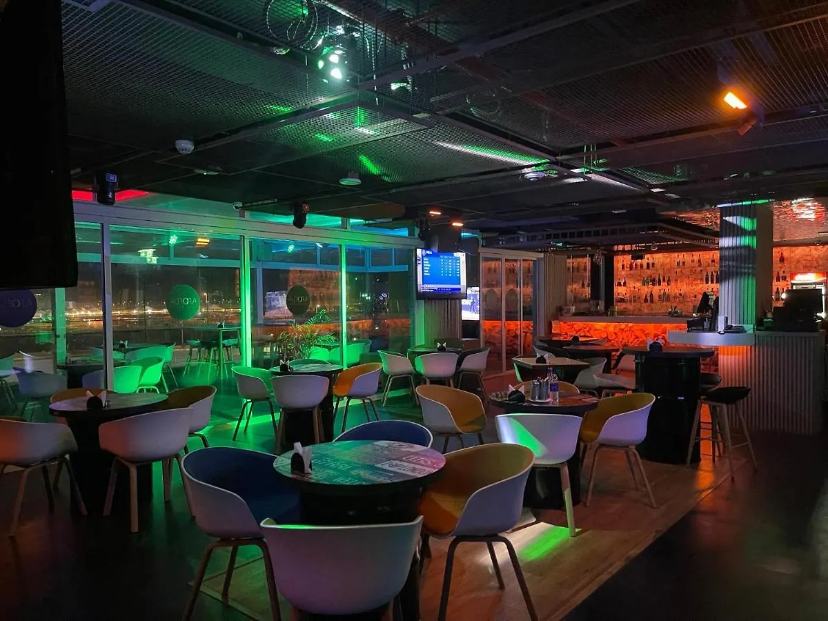 Hues Boutique Hotel Dubai 4*,